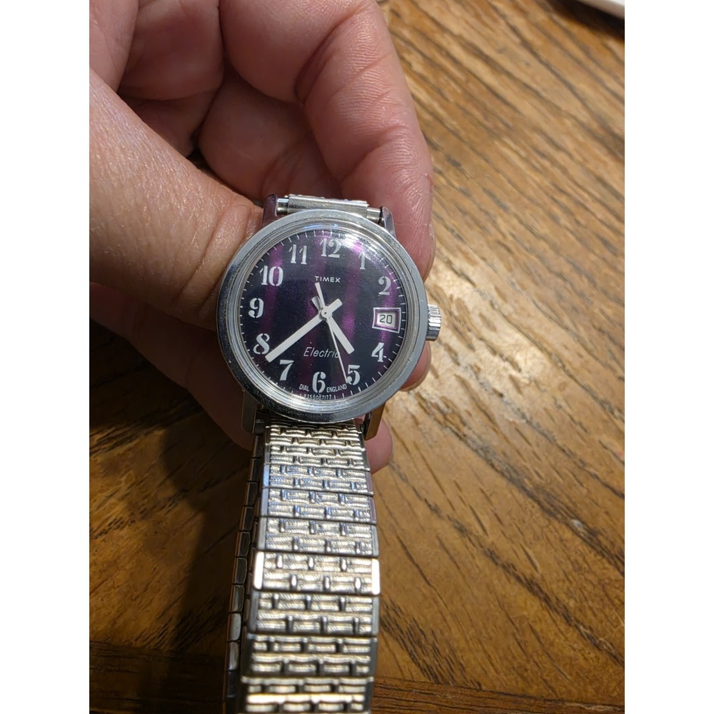 Timex Wind Up England Dial 2 tone purple face vintage watch calendar - Picture 4 of 7